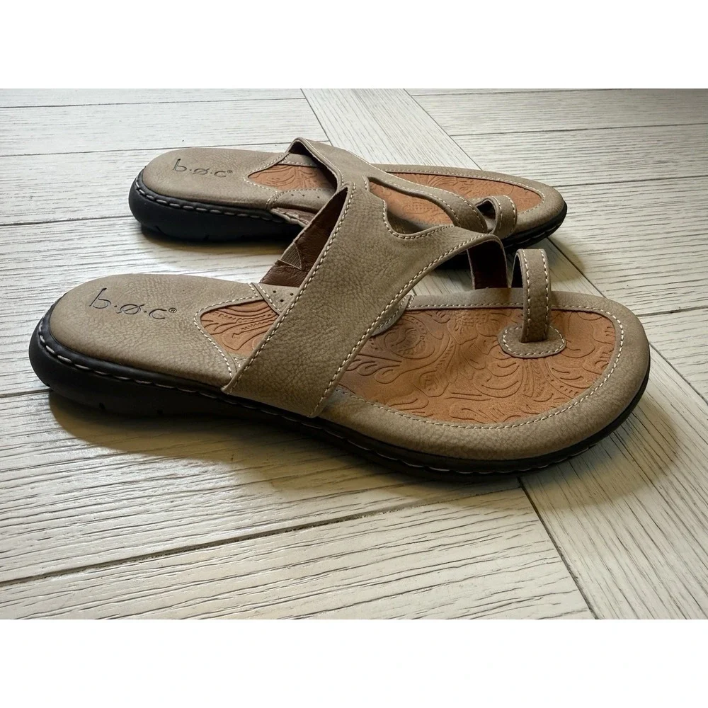 B.O.C. Women NWOT Sz 6 M Beige Nude Neutral Sandals BC 8C003022 Toe Loop Flat